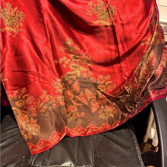 💫 Rare Vintage Victoria’s Secret Red Satin Shawl and / or Pashmina 💫 - Picture 10 of 16
